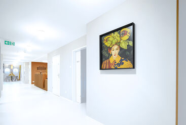 Hallway of a dental office with clear interior design, colorful accents and painting.
