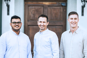 Left: Dr. med. dent. Chanketh Nagamany Center: Dr. med. dent. Chris Hasler Right: Dr. med. dent. Simon Käch